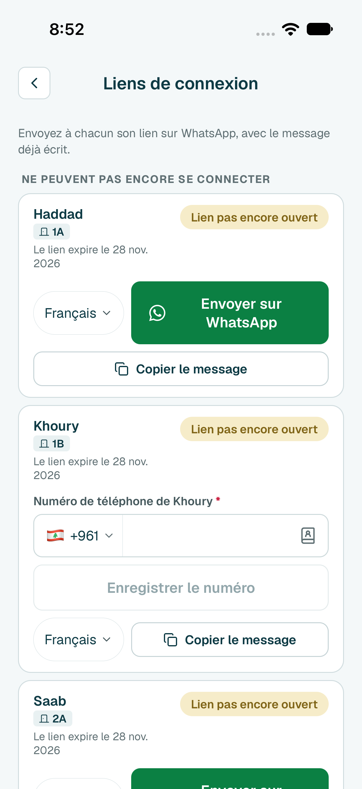 À côté de la personne, touchez Envoyer sur WhatsApp. Choisissez la langue du message. WhatsApp ouvre sa conversation avec le message déjà écrit. Envoyez-le.