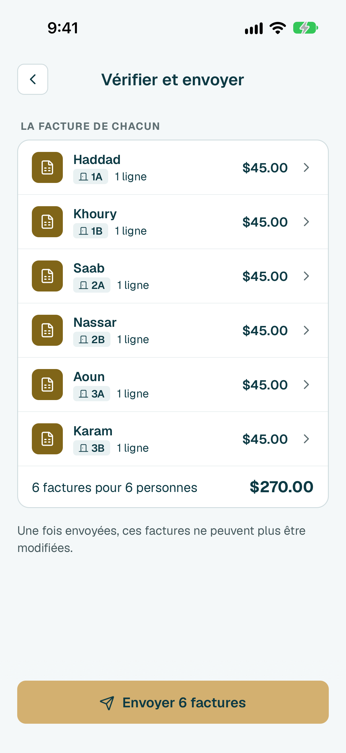 Vérifiez ce qui part et la facture de chaque personne. Pour garder un frais pour un prochain envoi, décochez-le sous Ce qui part. Touchez un nom pour voir ce qu'il y a sur sa facture. Puis touchez le bouton d'envoi en bas. Il indique combien de factures partent. Une facture envoyée ne peut plus être modifiée.